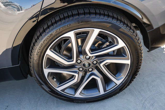 Certified 2025 Land Rover Discovery Dynamic SE AWD/4WD image 6