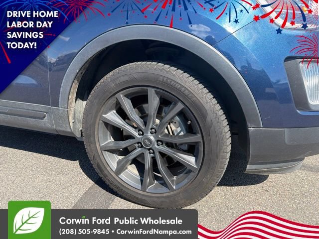 Used 2017 Ford Explorer XLT w/ Equipment Group 202A AWD/4WD image 6