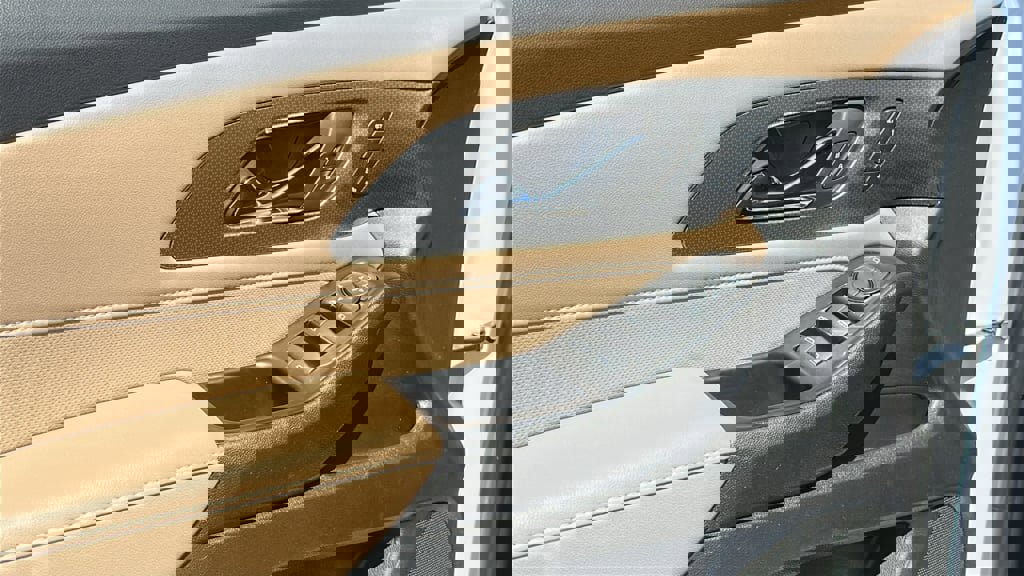 Used 2023 Chevrolet Traverse Premier image 22