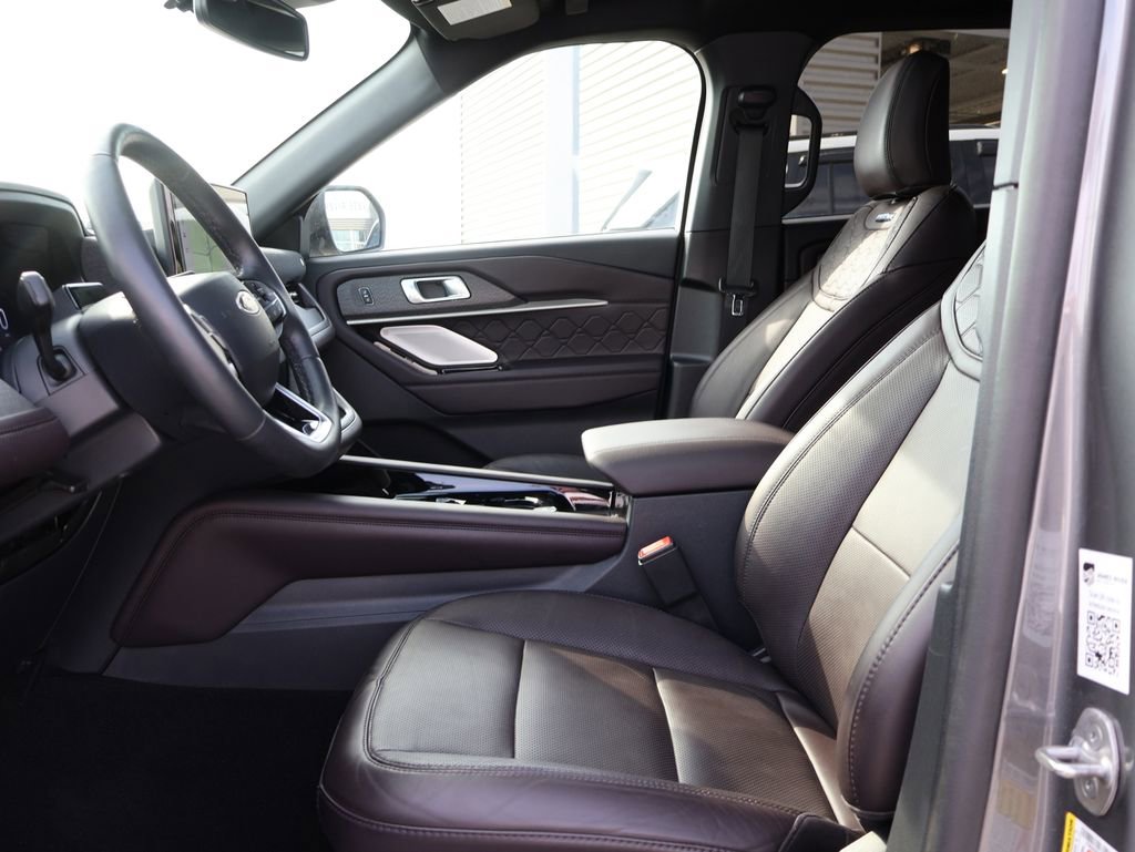 Certified 2025 Ford Explorer Platinum w/ LUX Leather Package image 25