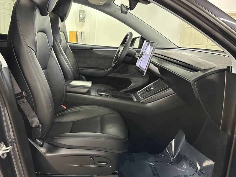 Used 2026 Tesla Model Y Long Range image 21