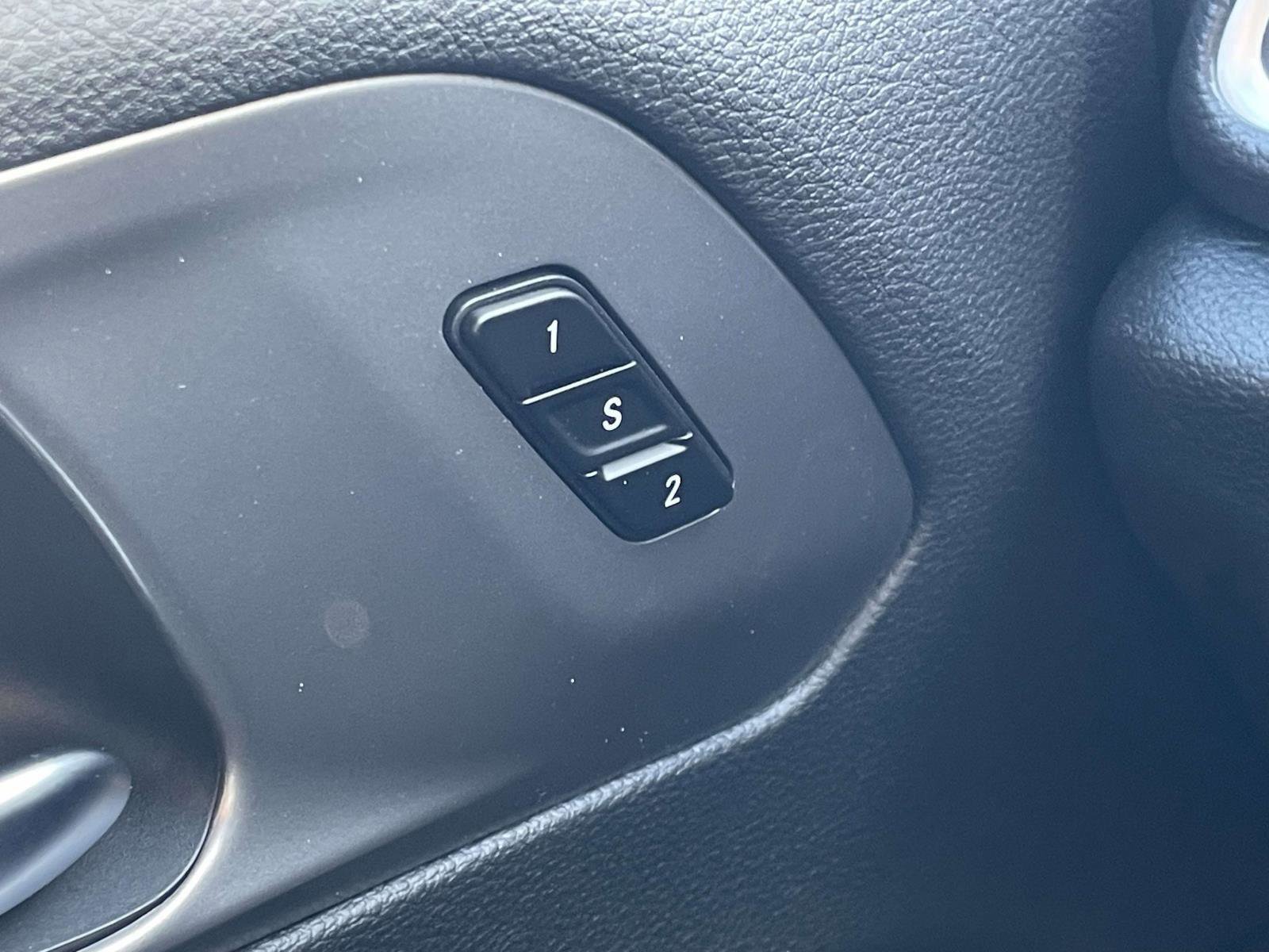New 2026 Chrysler Pacifica Select FWD image 16