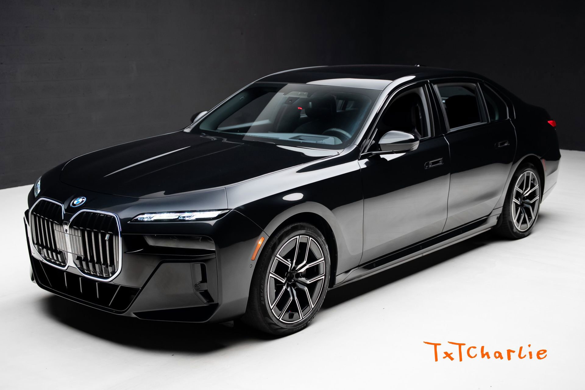 Used 2023 BMW i7 xDrive60 w/ Executive Package 2