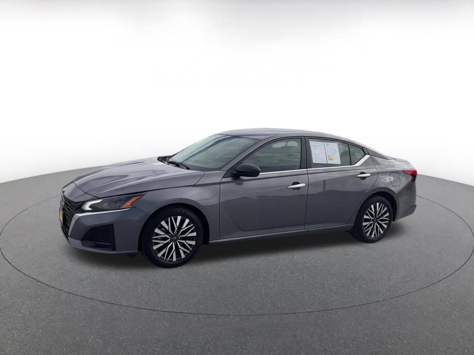 Used 2025 Nissan Altima 2.5 SV FWD image 7