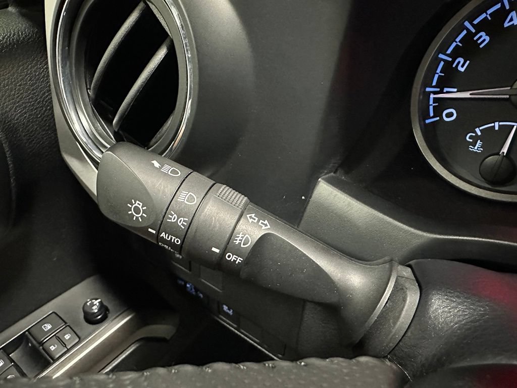 Used 2023 Toyota Tacoma SR5 w/ Technology Package AWD/4WD image 21