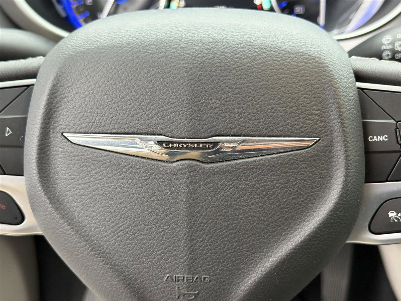 Used 2023 Chrysler Pacifica Touring-L FWD image 28
