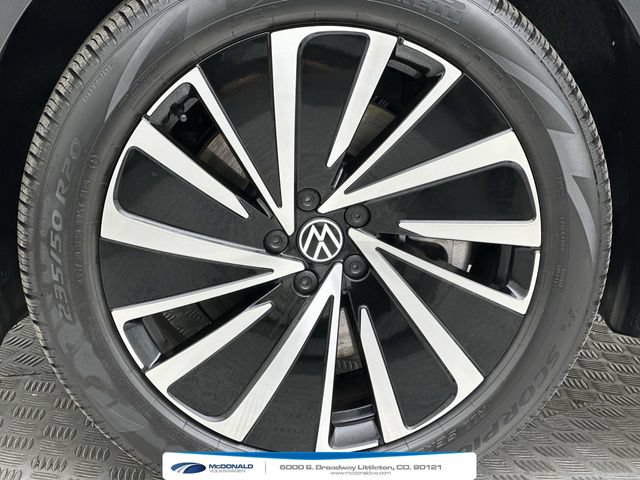 Certified 2025 Volkswagen ID.4 Pro AWD/4WD image 10
