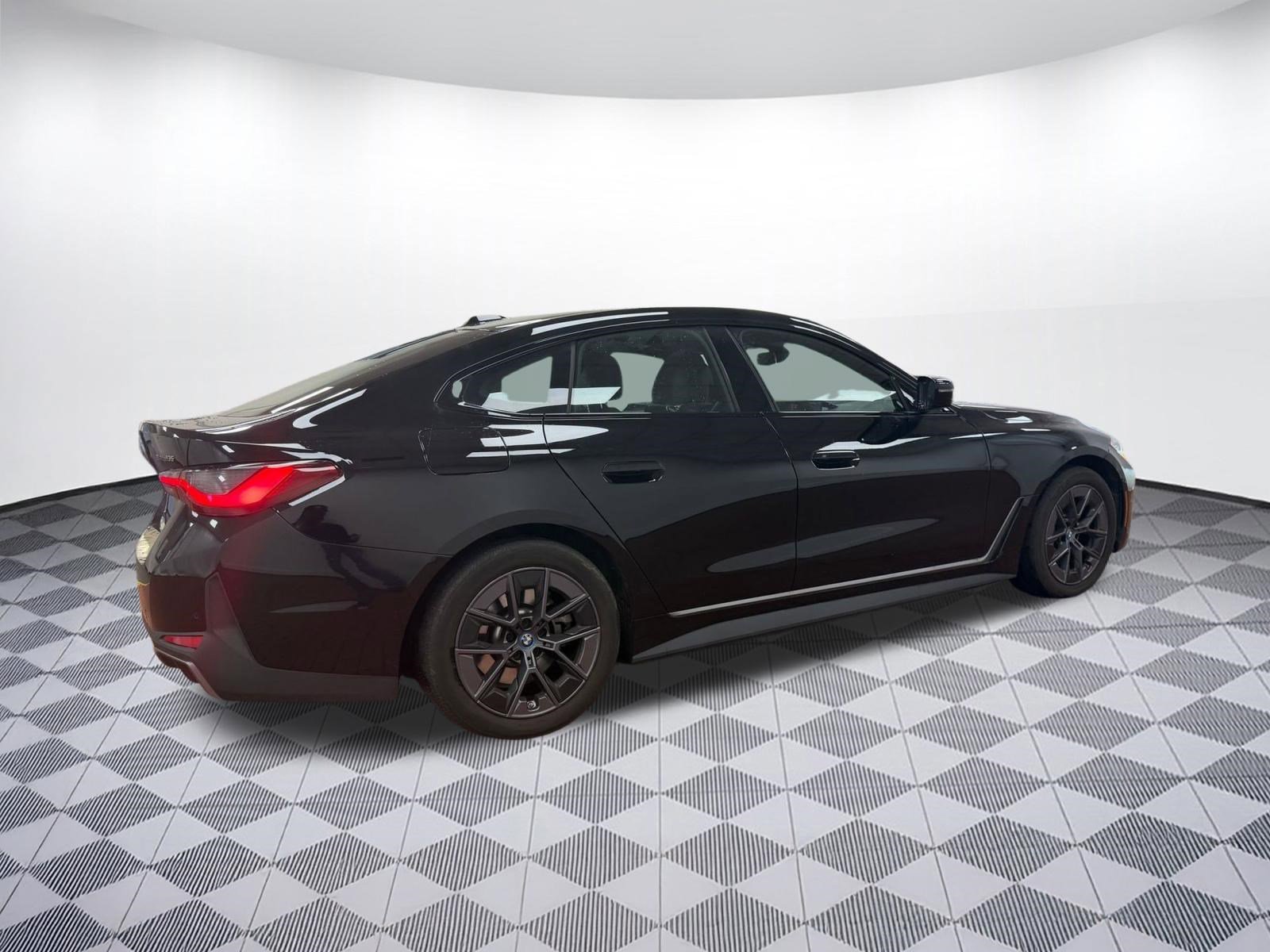 Used 2023 BMW i4 eDrive35 w/ Premium Package image 8