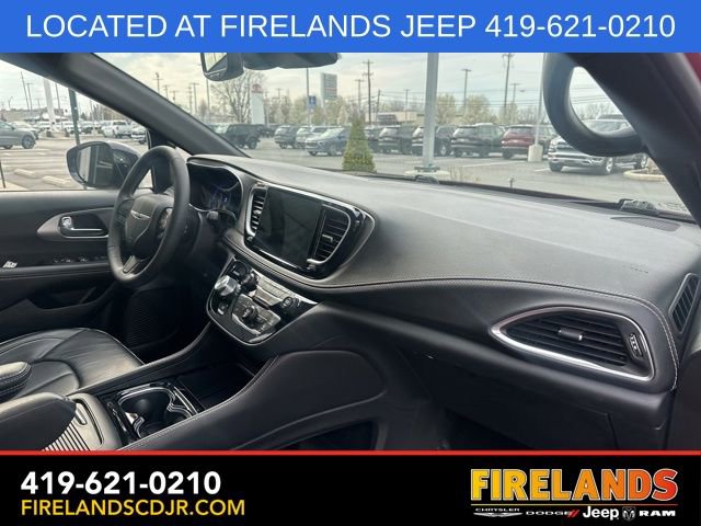 Used 2024 Chrysler Pacifica Limited w/ S Appearance Package FWD image 20