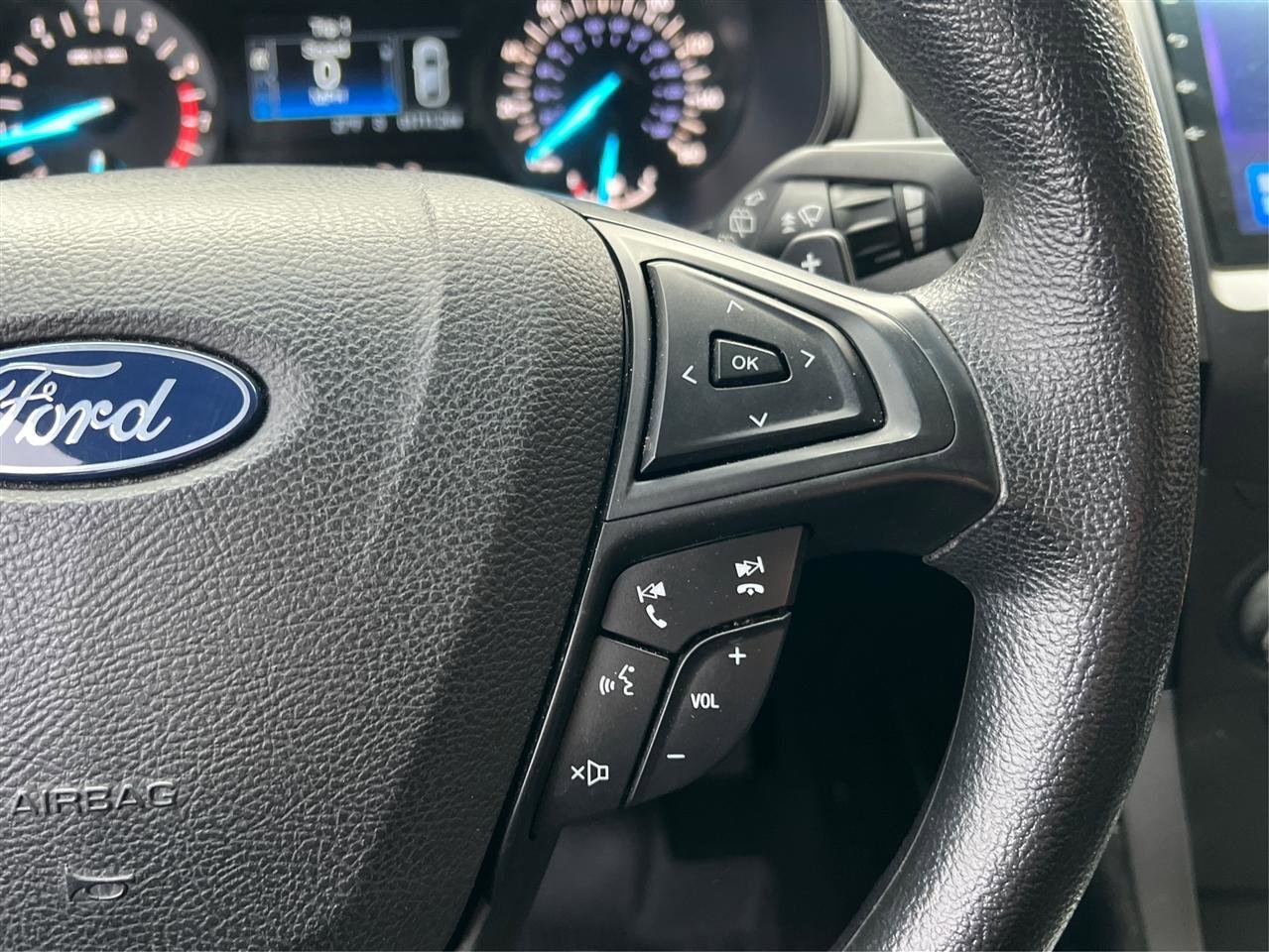 Used 2018 Ford Edge SE image 36