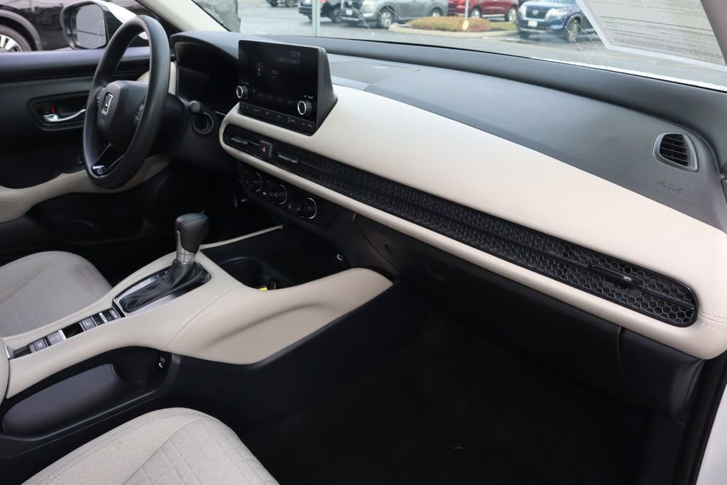 Used 2025 Honda HR-V LX image 27