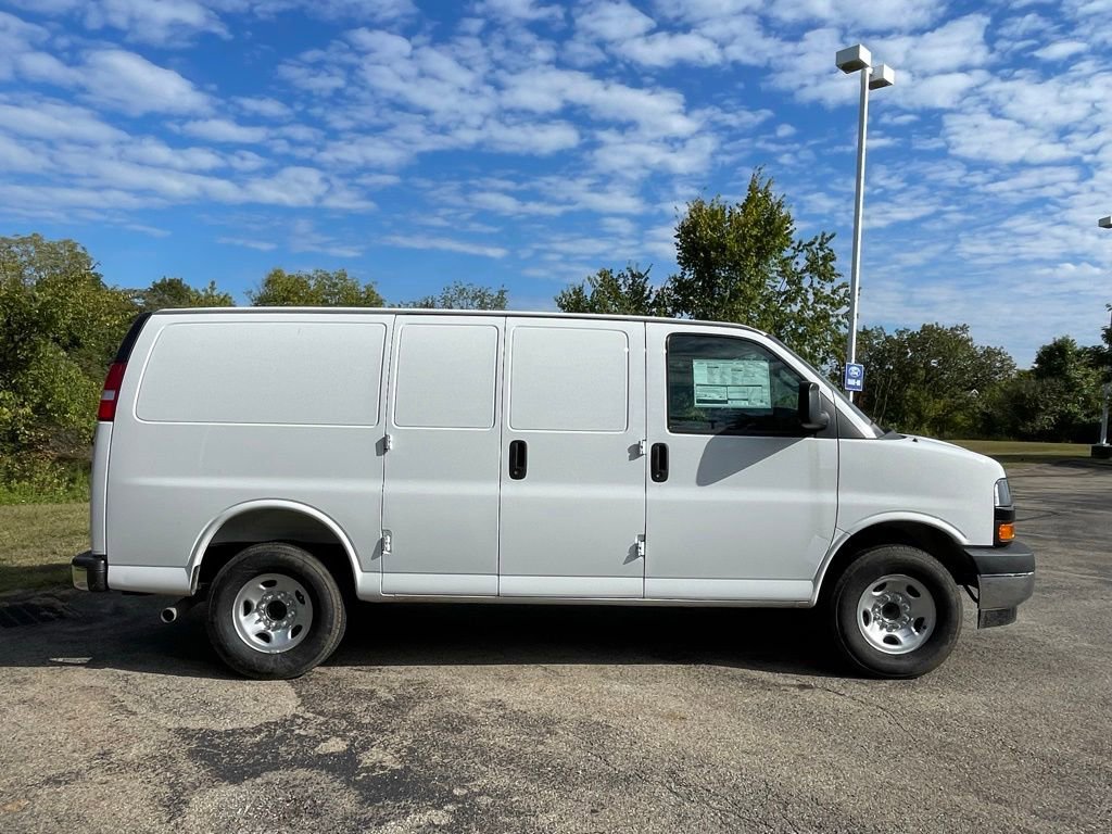 New 2025 Chevrolet Express 3500 w/ Driver Convenience Package RWD image 2