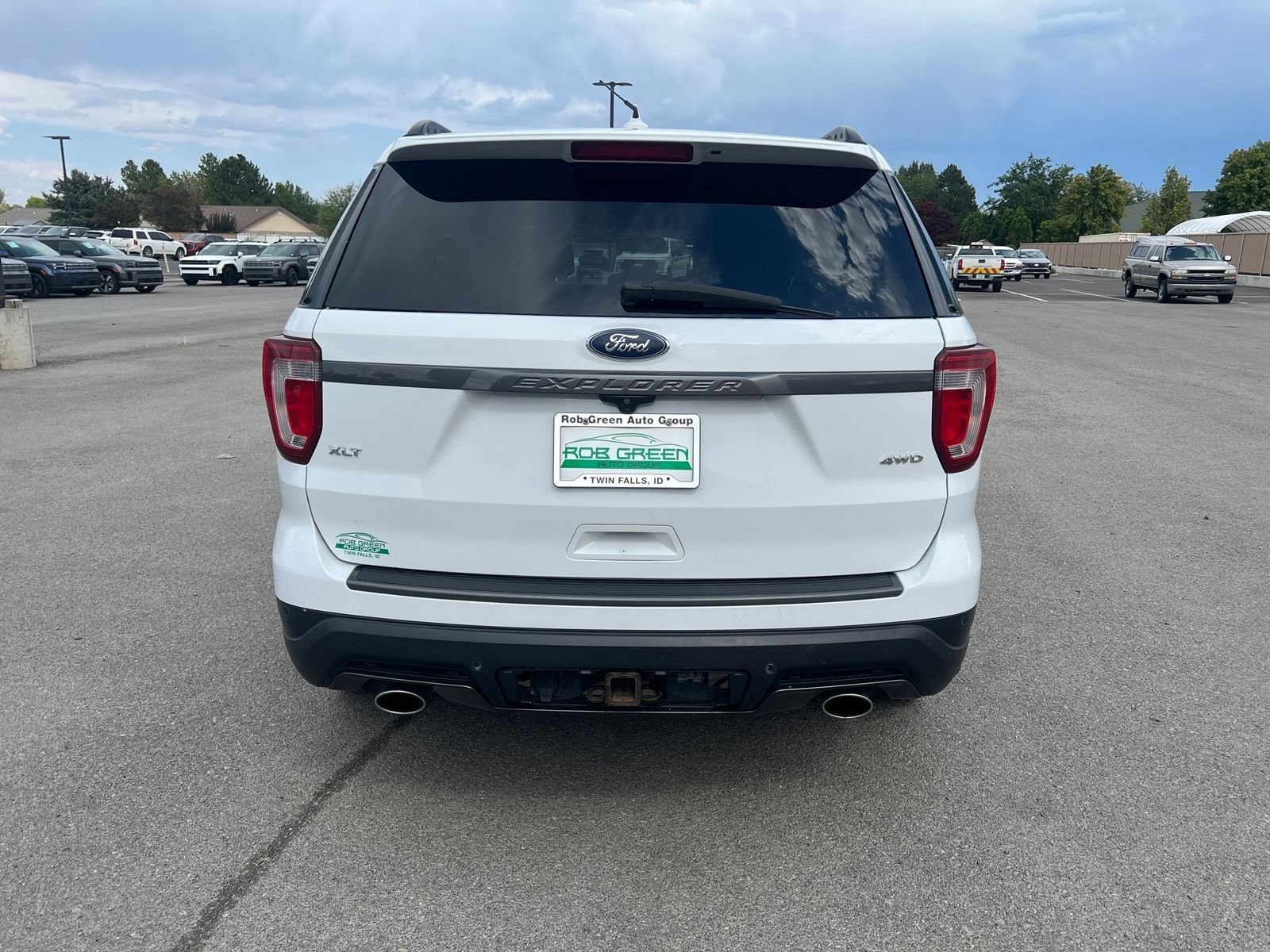 Used 2018 Ford Explorer XLT w/ Equipment Group 202A AWD/4WD image 4