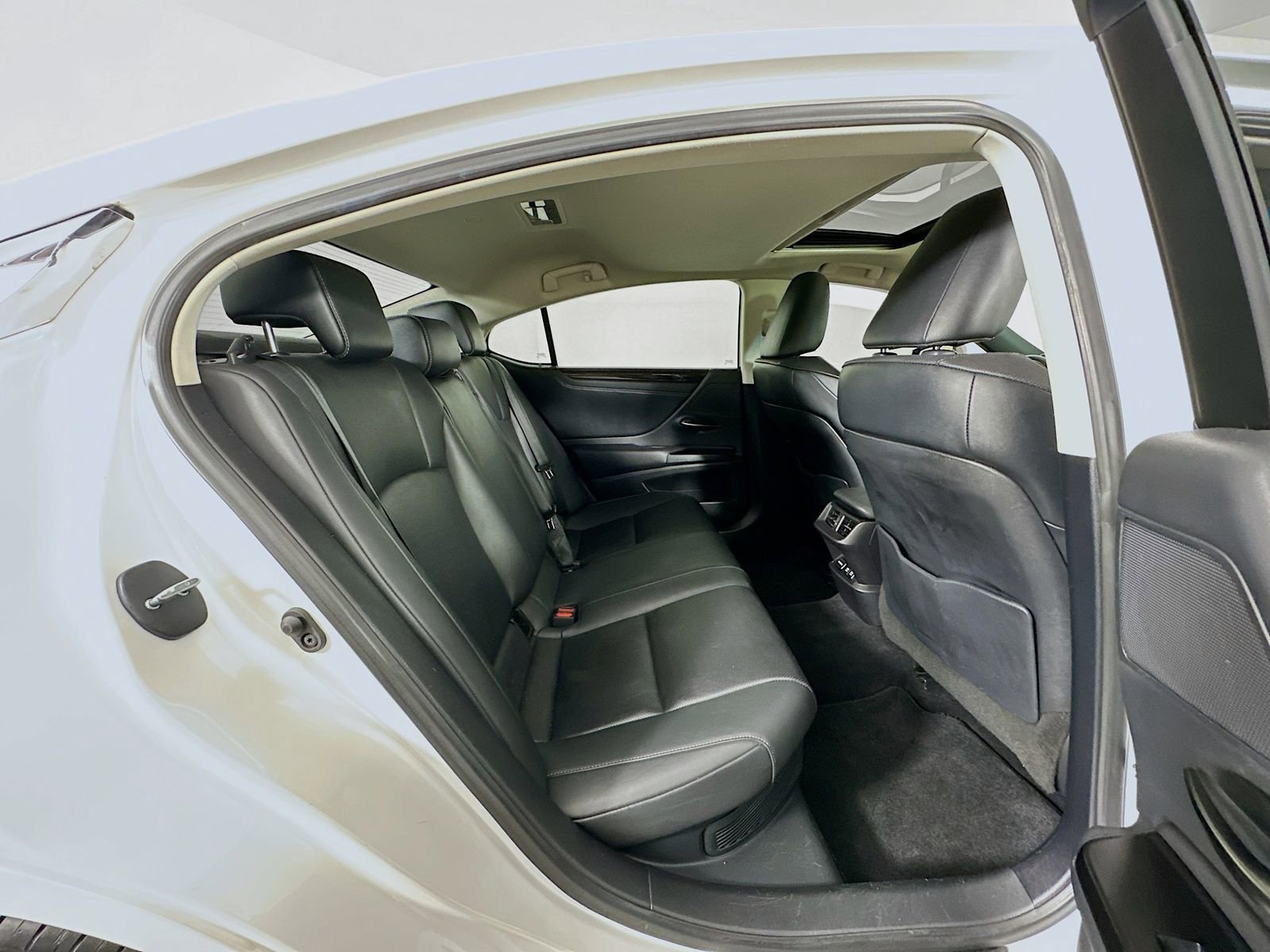 Used 2020 Lexus ES 300h w/ Premium Package FWD image 28