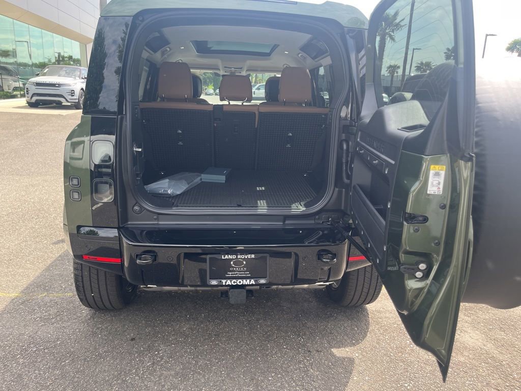 New 2026 Land Rover Defender 110 X-Dynamic SE AWD/4WD image 15