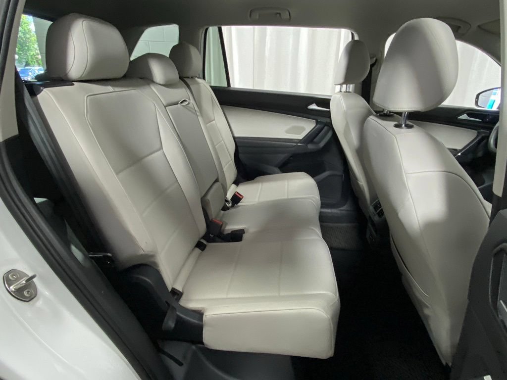 Used 2020 Volkswagen Tiguan SE w/ 3rd Row Seat Package AWD/4WD image 30