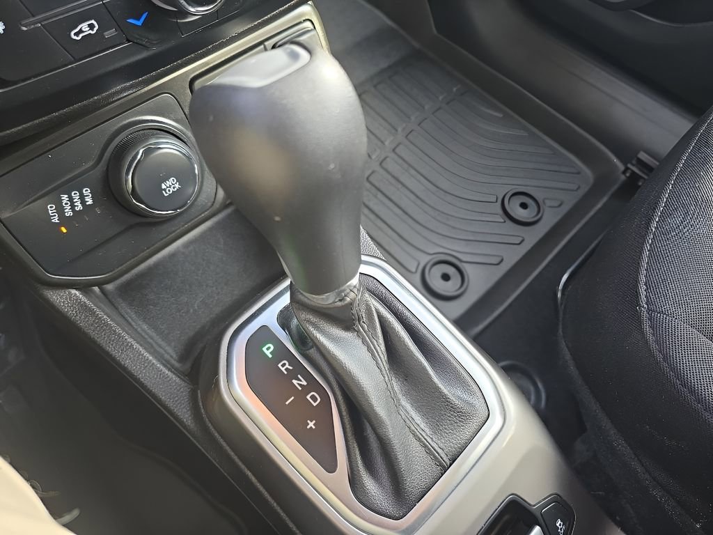 Used 2022 Jeep Renegade Latitude w/ Convenience Group AWD/4WD image 20