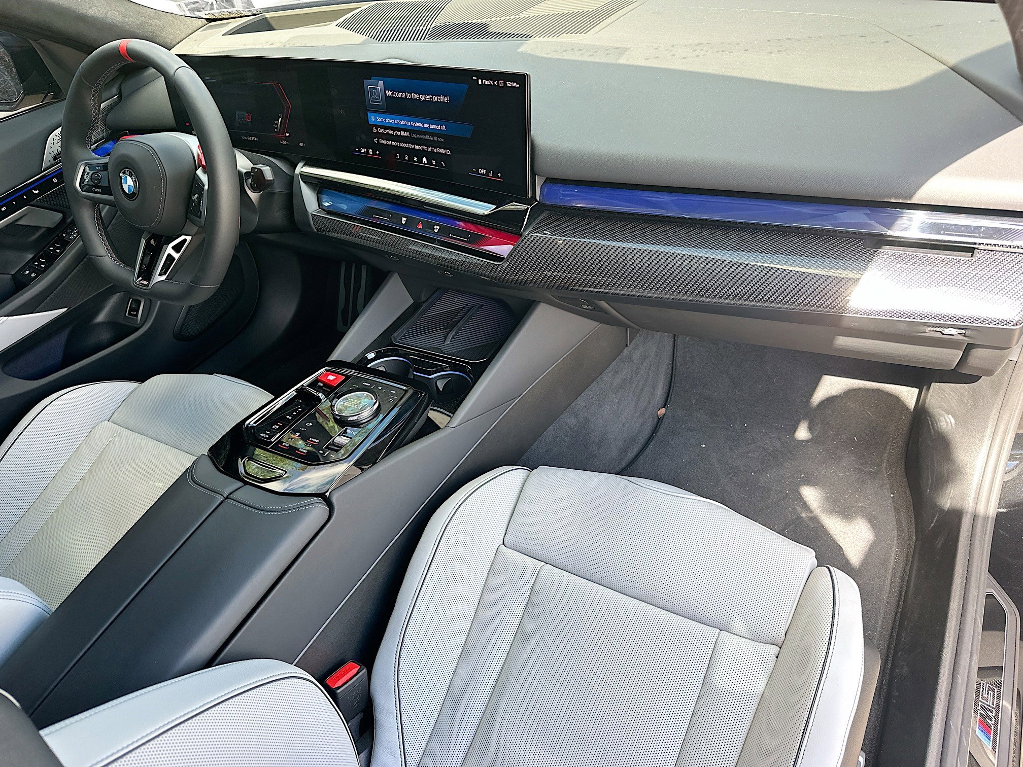 Used 2026 BMW M5 w/ Executive Package image 32