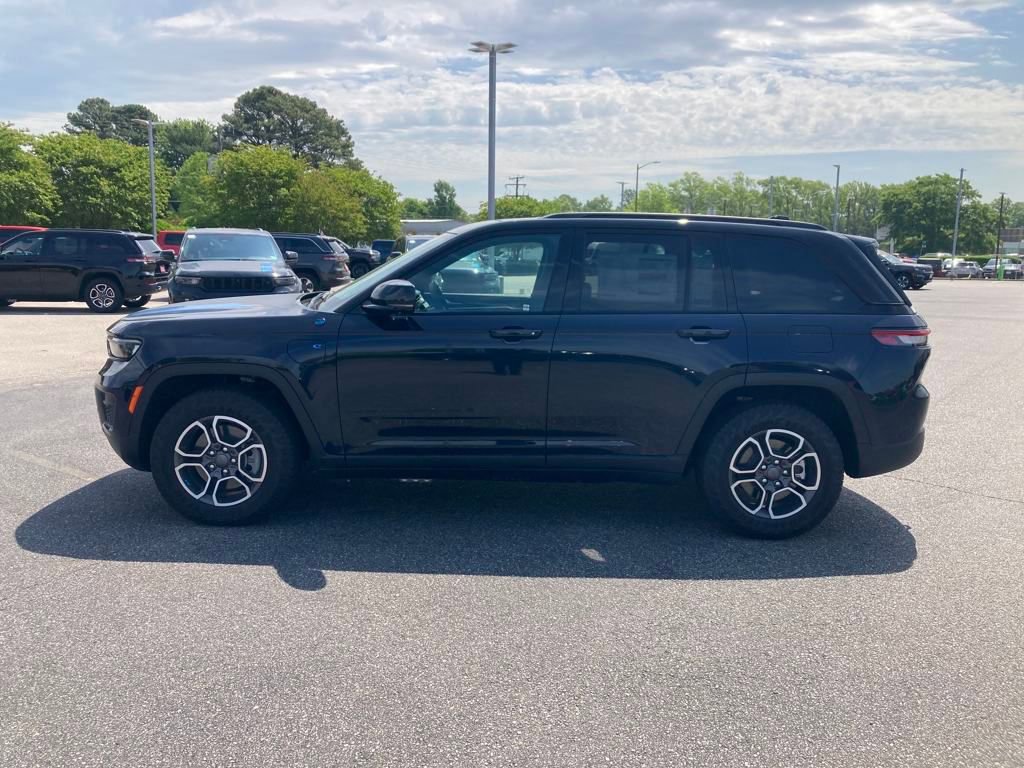 New 2024 Jeep Grand Cherokee Trailhawk w/ Advanced Protech Group II AWD/4WD image 2