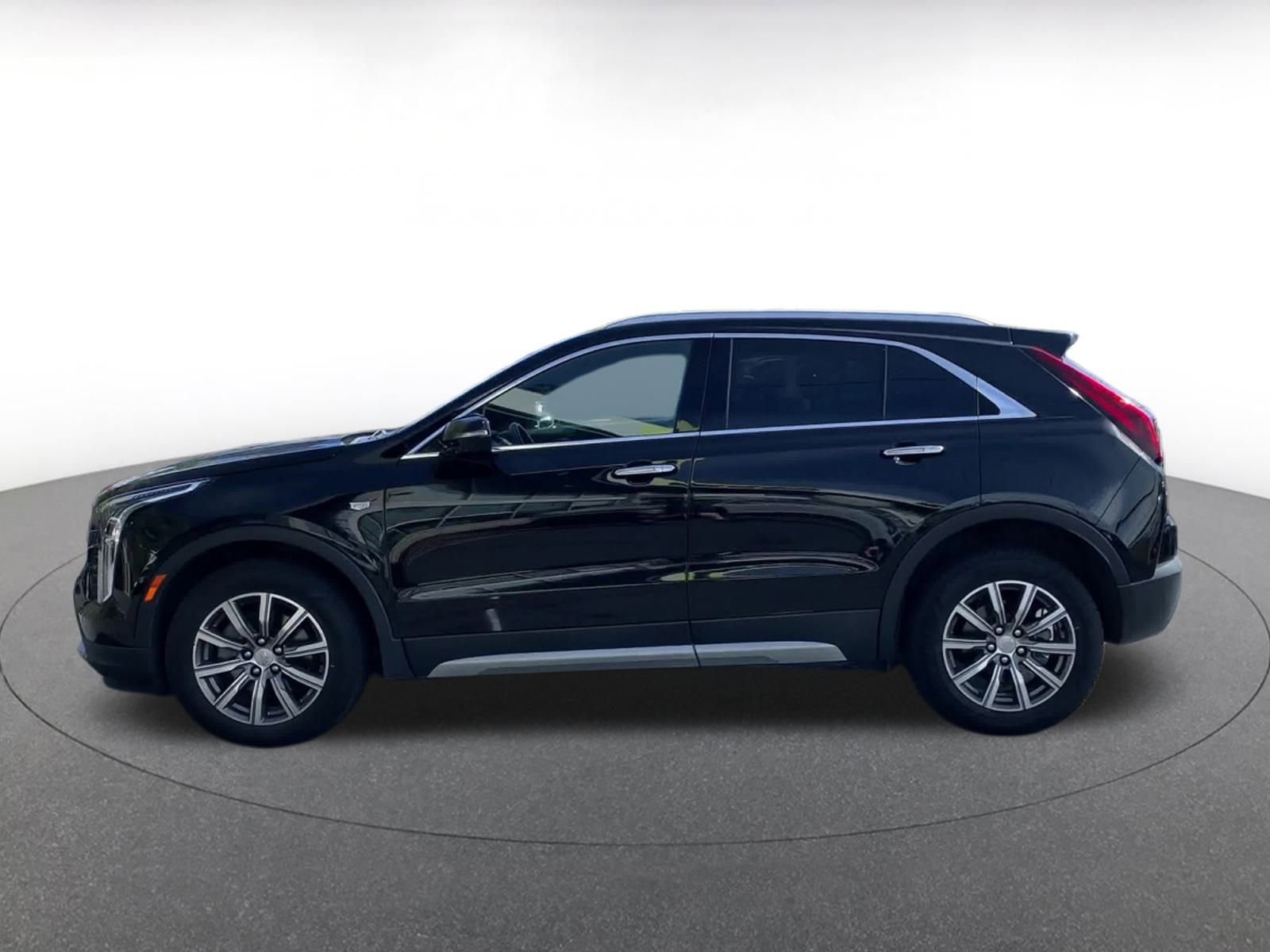 Used 2023 Cadillac XT4 Premium Luxury w/ Cold Weather Package image 9