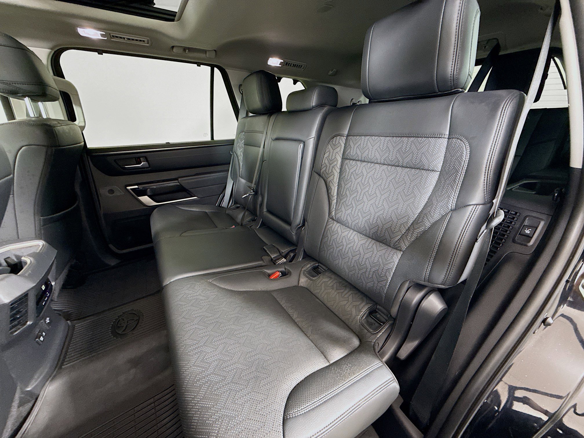 Used 2023 Toyota Sequoia Limited AWD/4WD image 22