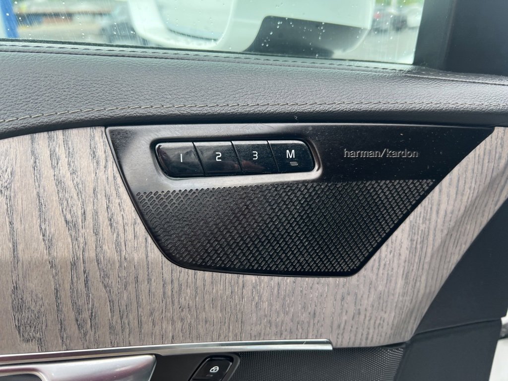 Used 2022 Volvo XC90 T6 Inscription w/ Lounge Package image 13