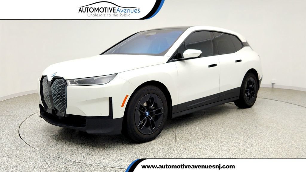 Used 2023 BMW iX xDrive50 w/ Premium Package AWD/4WD image 1