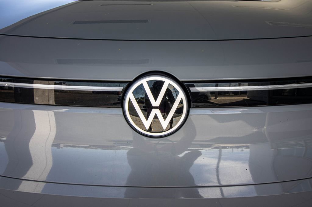 Certified 2022 Volkswagen ID.4 Pro S w/ Gradient Package image 8