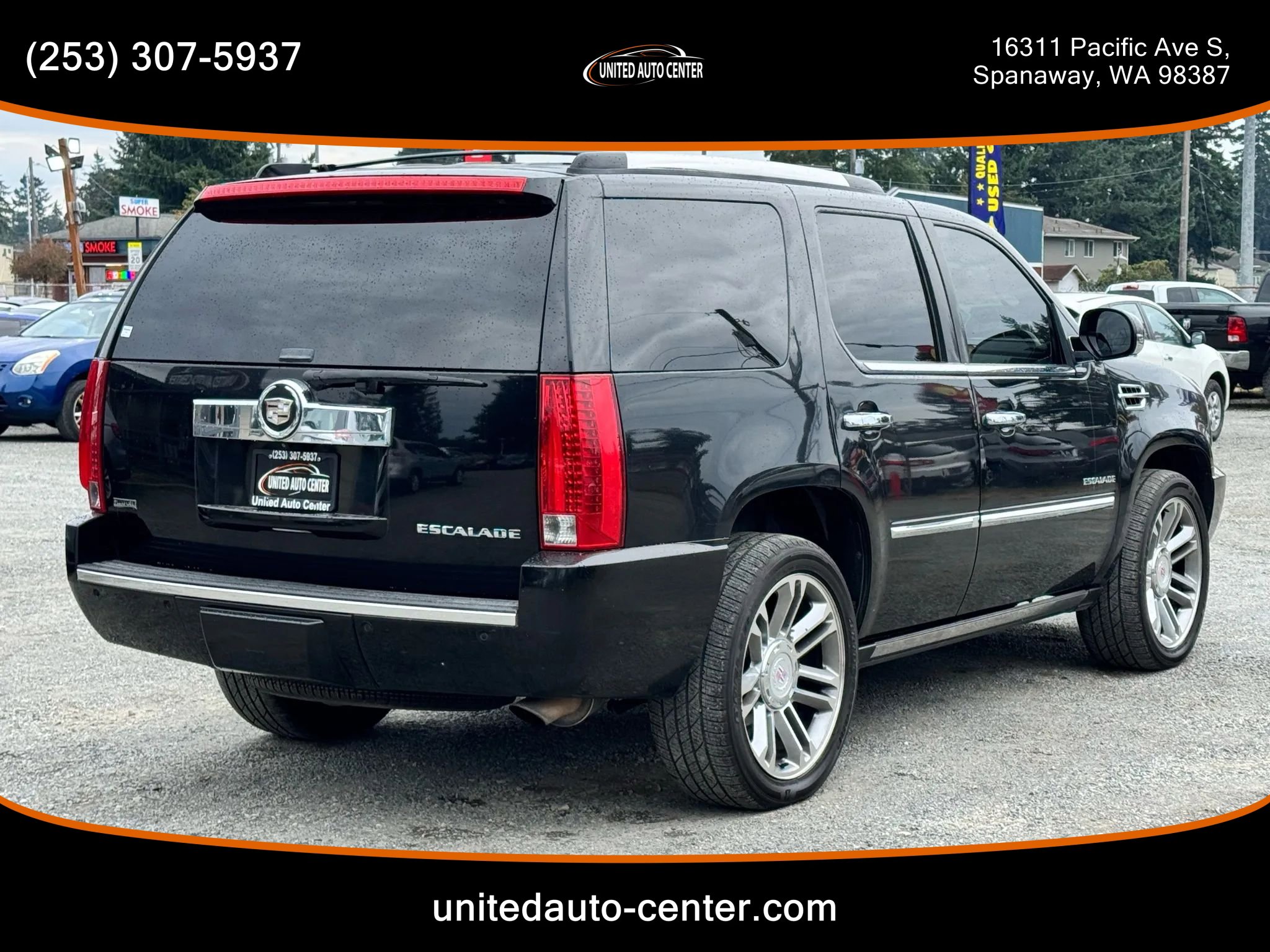 Used 2010 Cadillac Escalade Premium image 4