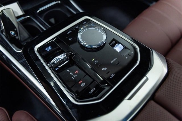 Used 2025 BMW i7 xDrive60 w/ Executive Package image 23