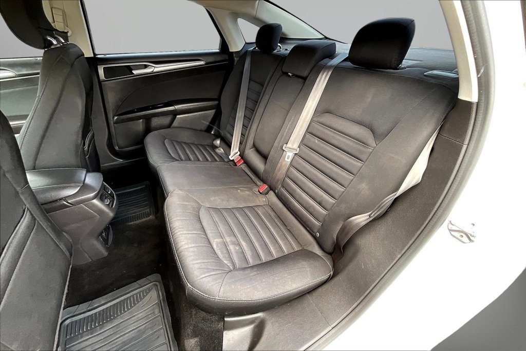 Used 2015 Ford Fusion SE FWD image 22
