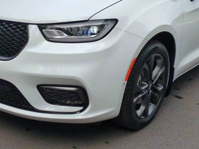 New 2026 Chrysler Pacifica Select FWD image 17