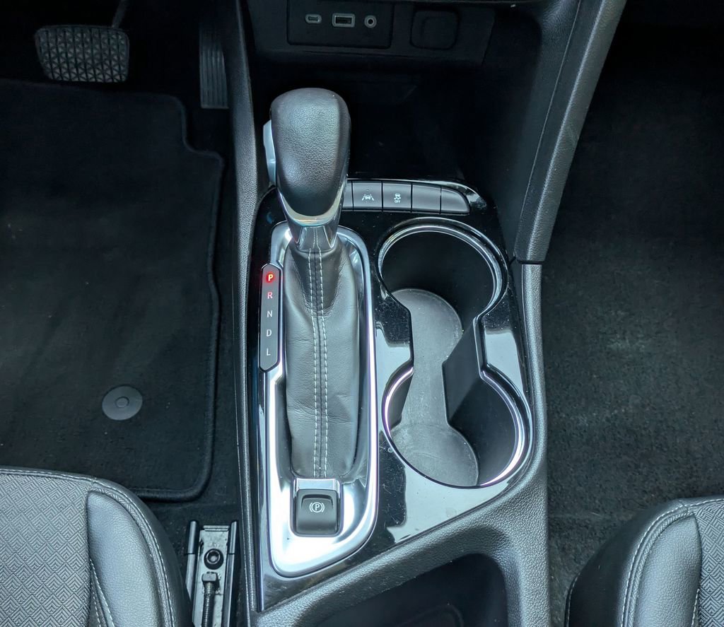 Used 2022 Buick Encore GX Select image 12