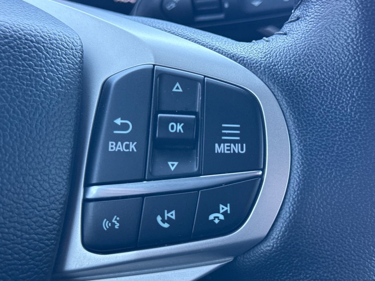 Used 2023 Ford Explorer Limited AWD/4WD image 27