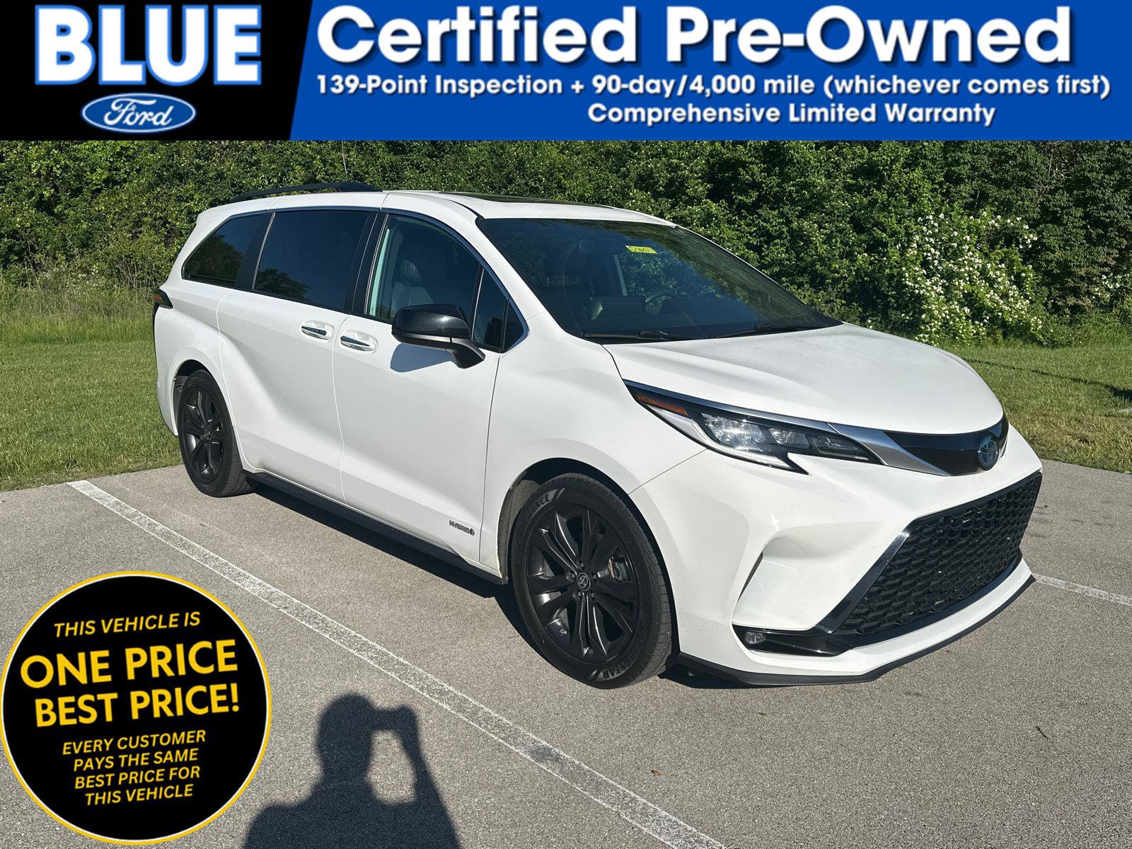 Used 2021 Toyota Sienna XSE w/ XSE Plus Package FWD image 1