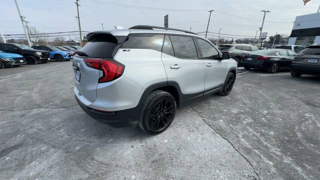 Used 2021 GMC Terrain SLT w/ Elevation Edition image 8