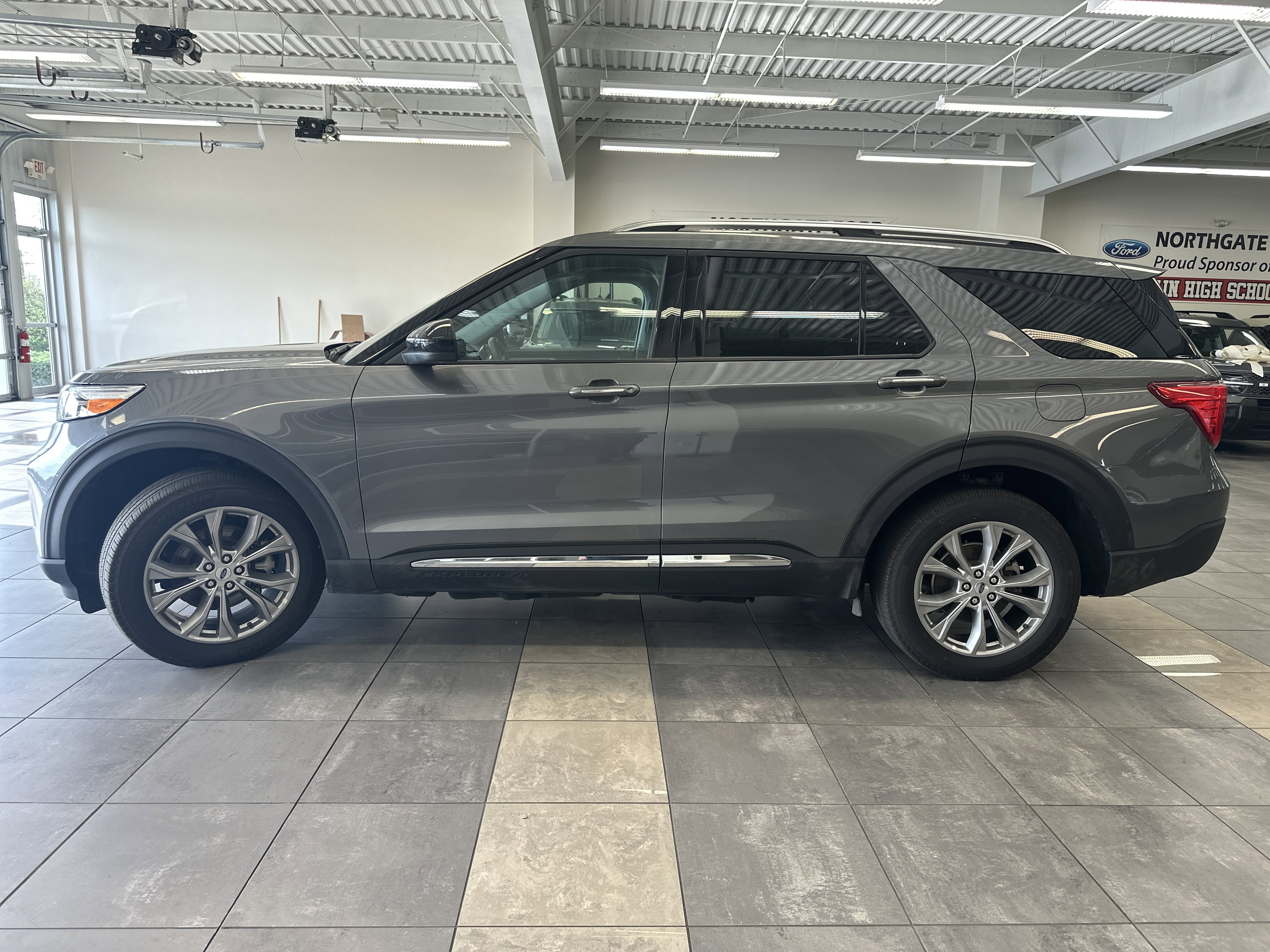 Used 2024 Ford Explorer Limited image 13