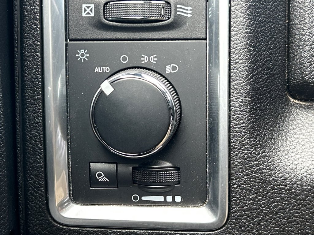 Used 2024 RAM 1500 Warlock AWD/4WD image 32