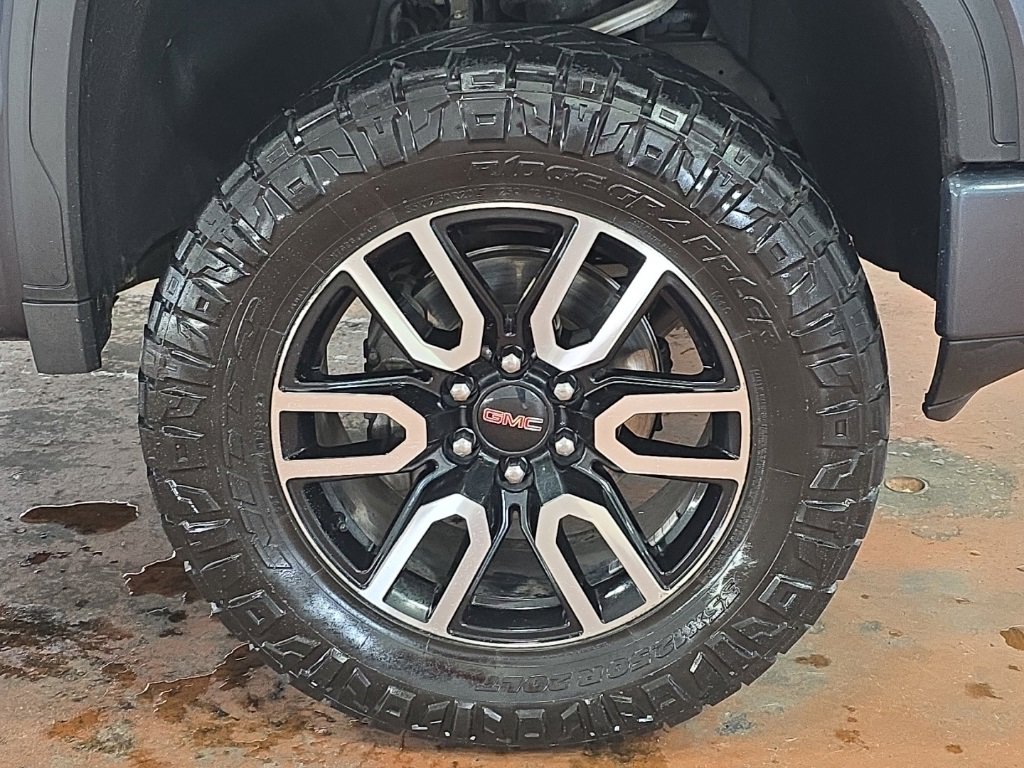 Used 2020 GMC Sierra 1500 AT4 w/ AT4 Premium Package image 9