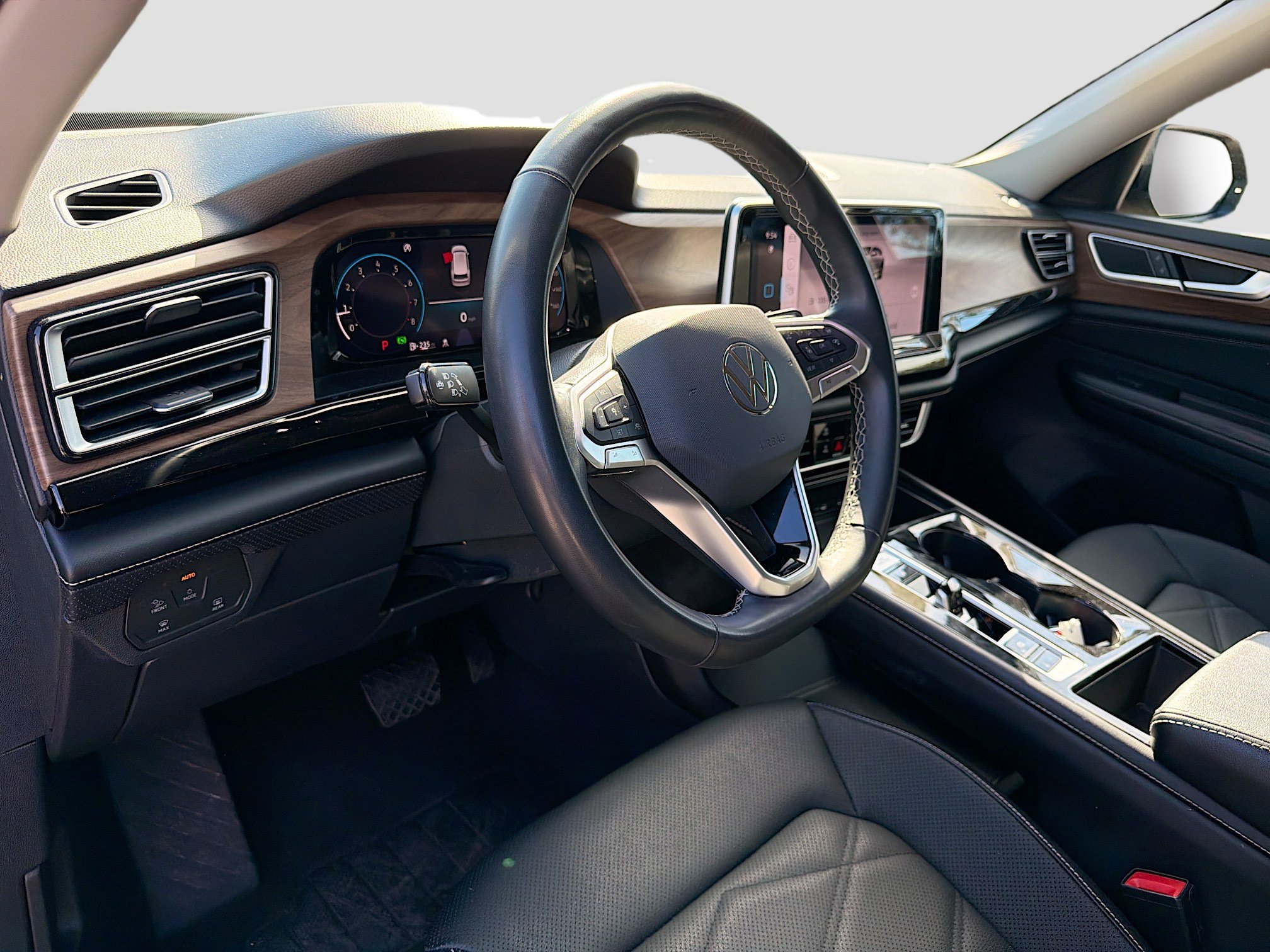 Used 2024 Volkswagen Atlas SE image 27