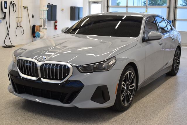 Used 2024 BMW 530i xDrive w/ M Sport Package AWD/4WD image 9