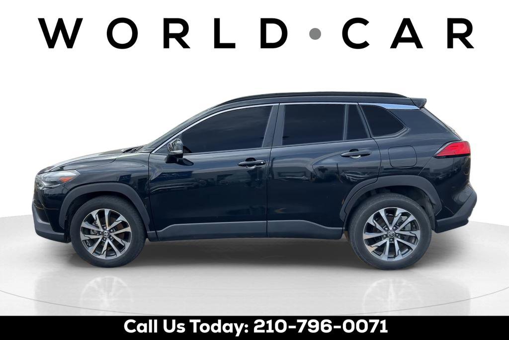Used 2023 Toyota Corolla Cross XLE w/ Convenience Package FWD image 6