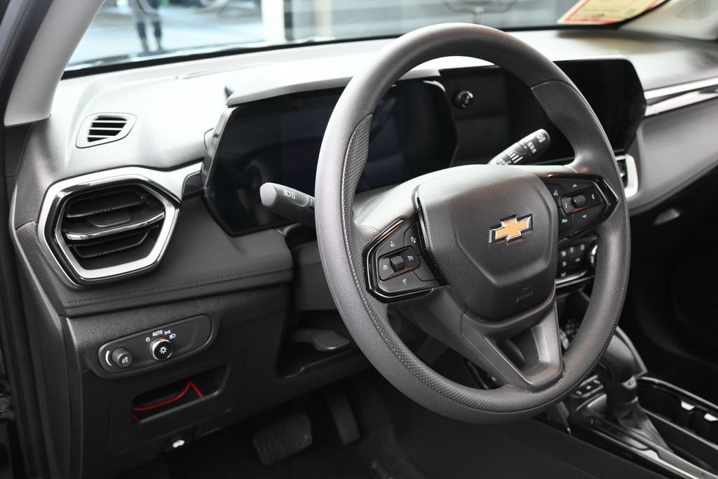 Used 2024 Chevrolet TrailBlazer LT w/ Driver Confidence Package FWD image 14