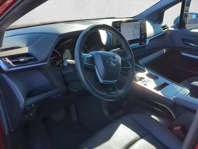 Used 2024 Toyota Sienna XSE FWD image 12