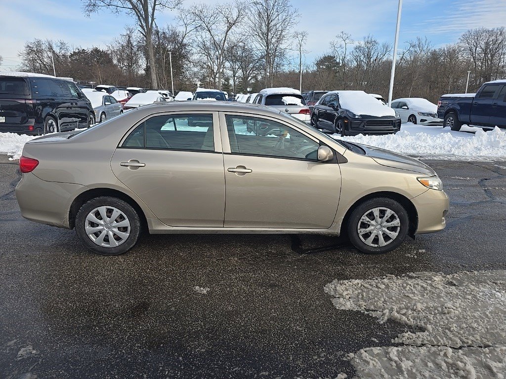 Used 2010 Toyota Corolla LE image 2