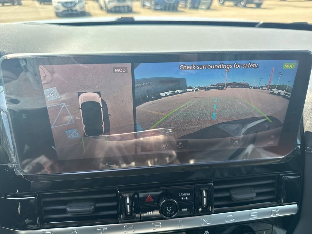 New 2026 Nissan Pathfinder Platinum AWD/4WD image 17