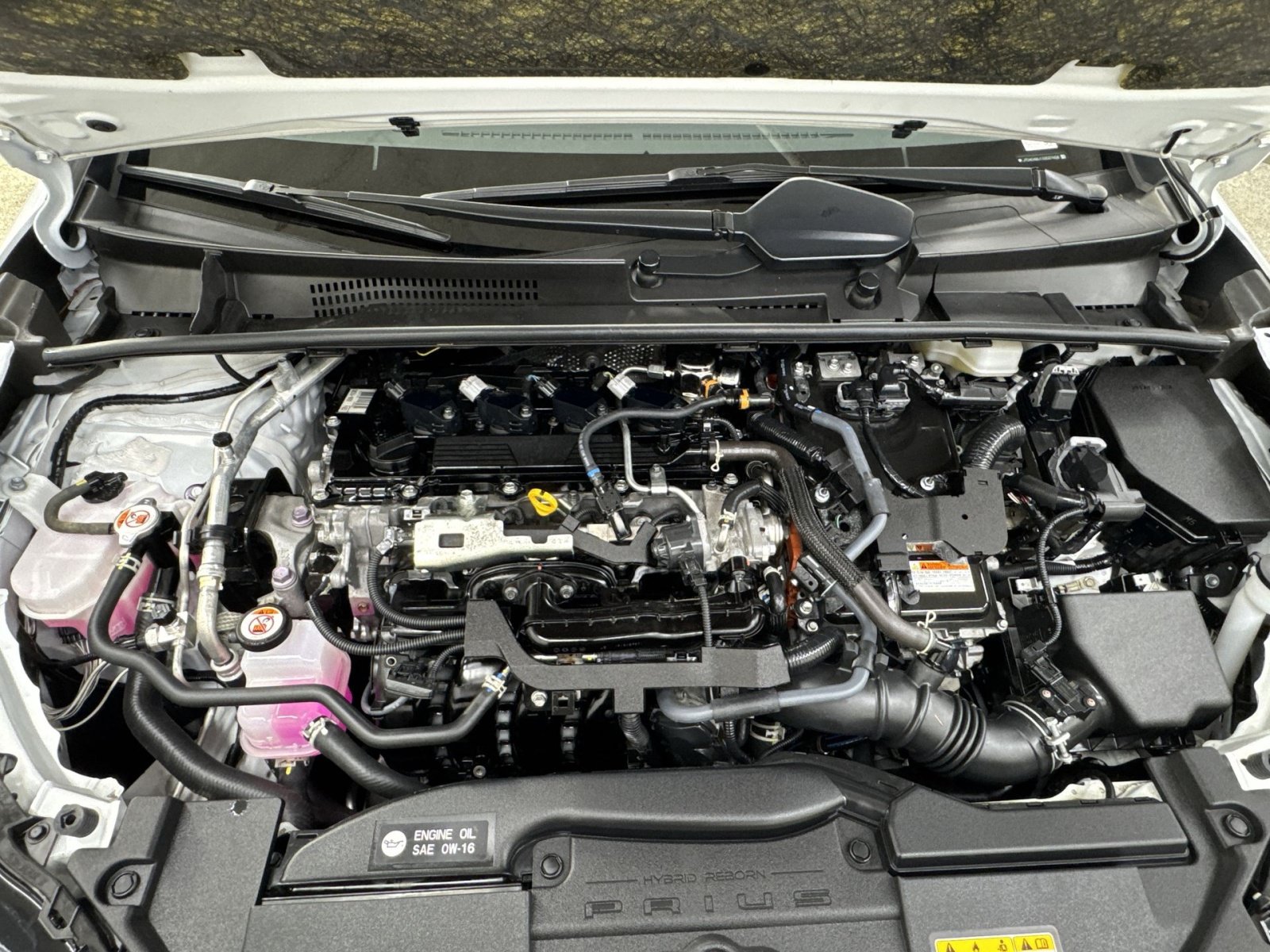 Used 2025 Toyota Prius LE AWD/4WD image 39