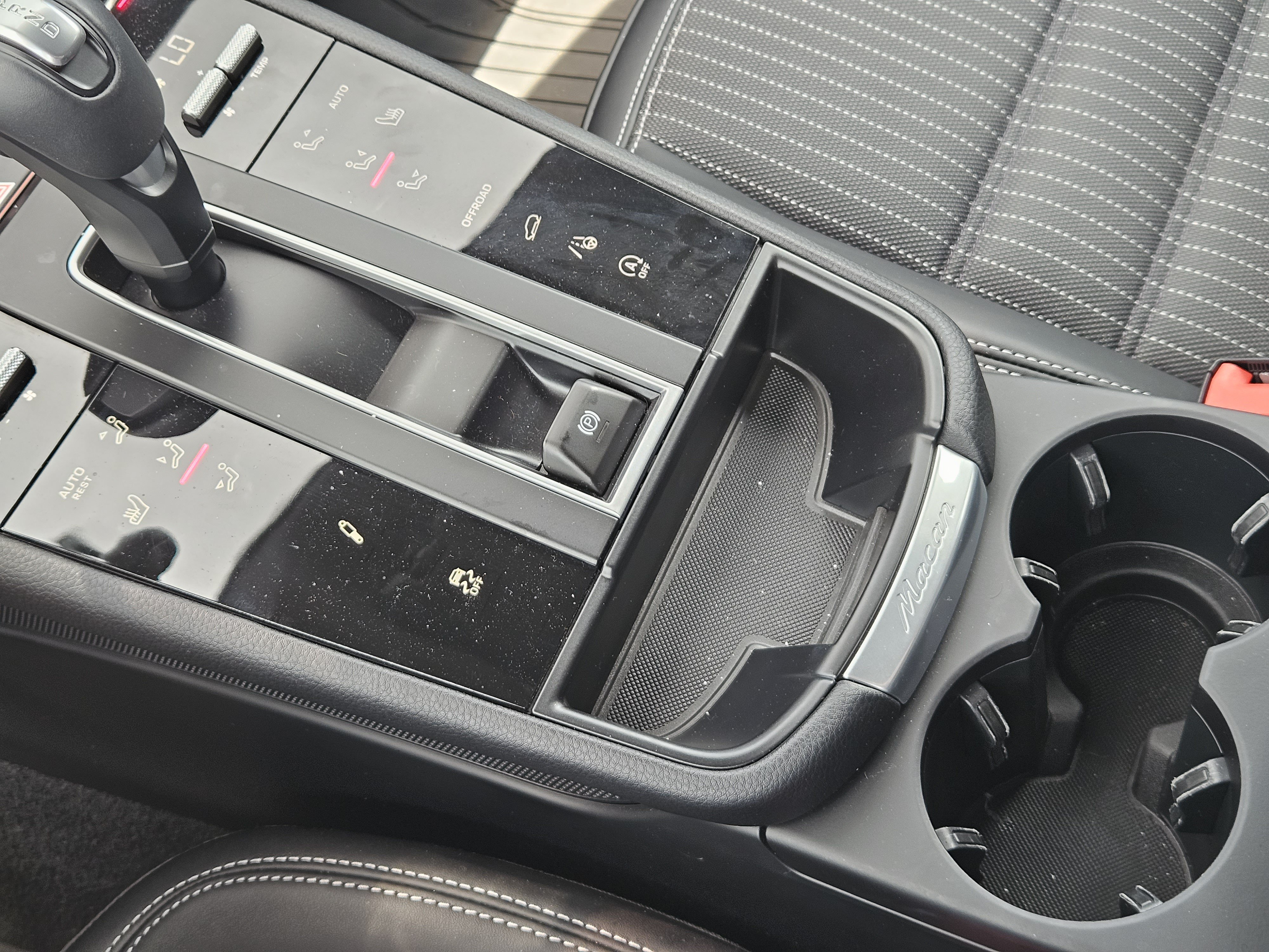 Certified 2026 Porsche Macan Turbo AWD/4WD image 20