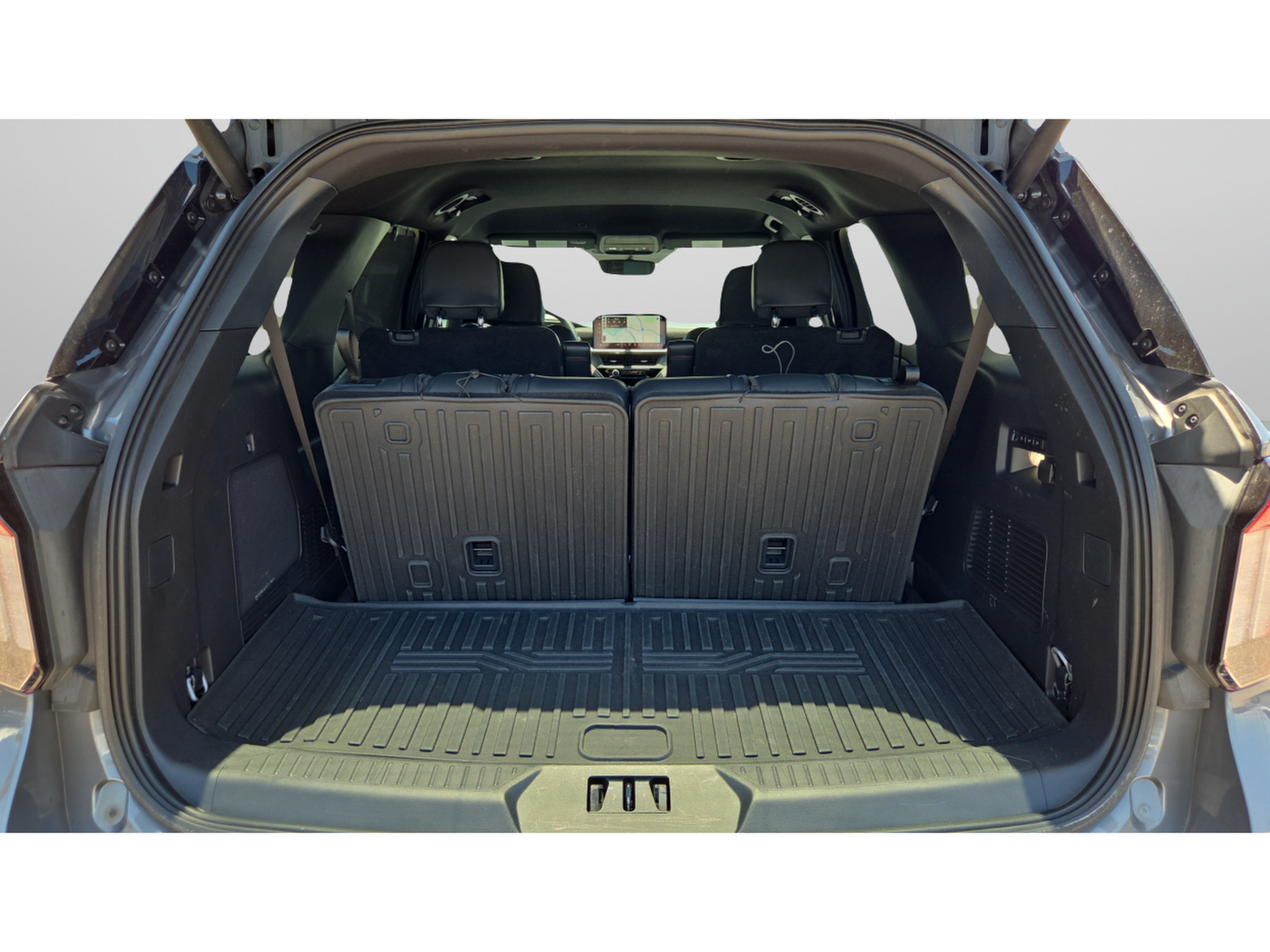 Used 2025 Ford Explorer ST-Line w/ Premium Package RWD image 9