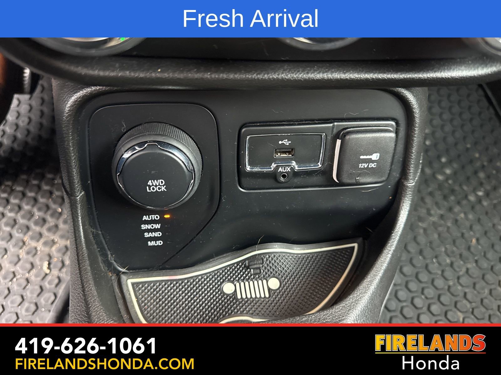 Used 2017 Jeep Renegade Latitude w/ Popular Equipment Group image 22